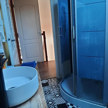 Duplex14h 1er Etage Jardinet 1 Parking Ou Studio14b Rdc Terrasse Sans Parking * 拉罗歇尔