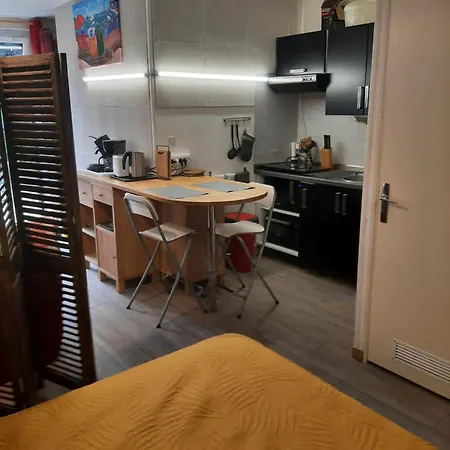 Duplex14h 1er Etage Jardinet 1 Parking Ou Studio14b Rdc Terrasse Sans Parking Apartment La Rochelle (Charente-Maritime)
