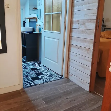 Appartement Duplex14h 1er étage Jardinet 1 Parking Ou Studio14b Rdc Terrasse Sans Parking *