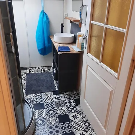 Duplex14h 1er Etage Jardinet 1 Parking Ou Studio14b Rdc Terrasse Sans Parking Apartment *